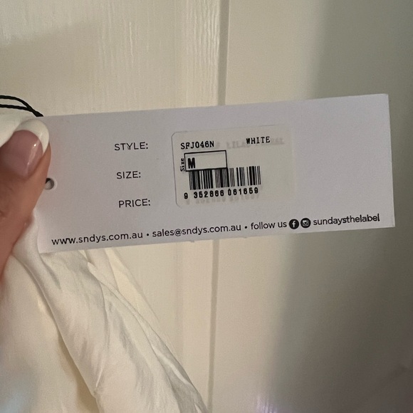 Pluto Jumpsuit SNDYS 💞 SOLD OUT never worn NWOT - size medium - white - Picture 3 of 3